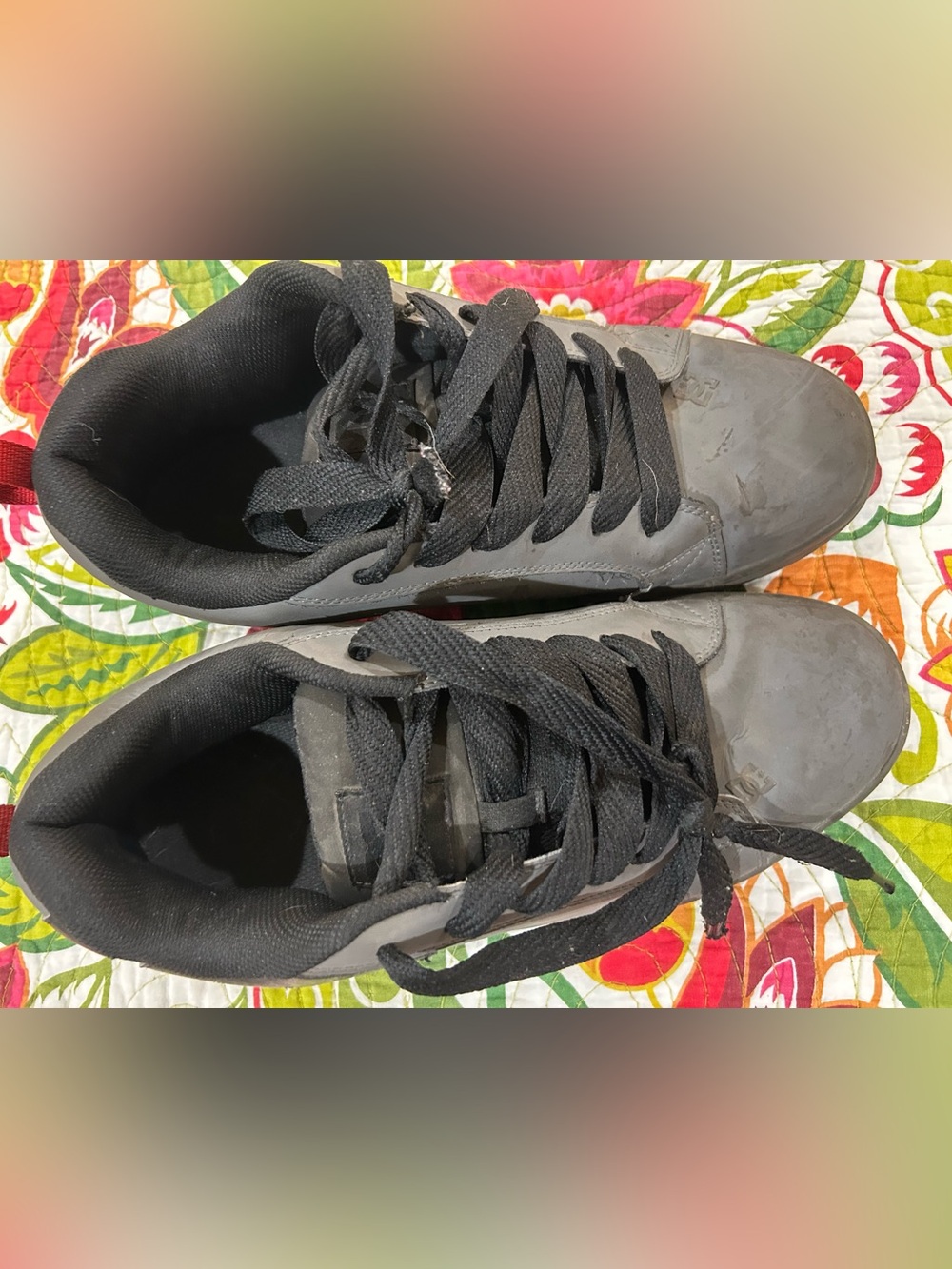 DC Men’s Low-Top Skate Sneakers in Black and Gray - Picture 2 of 4